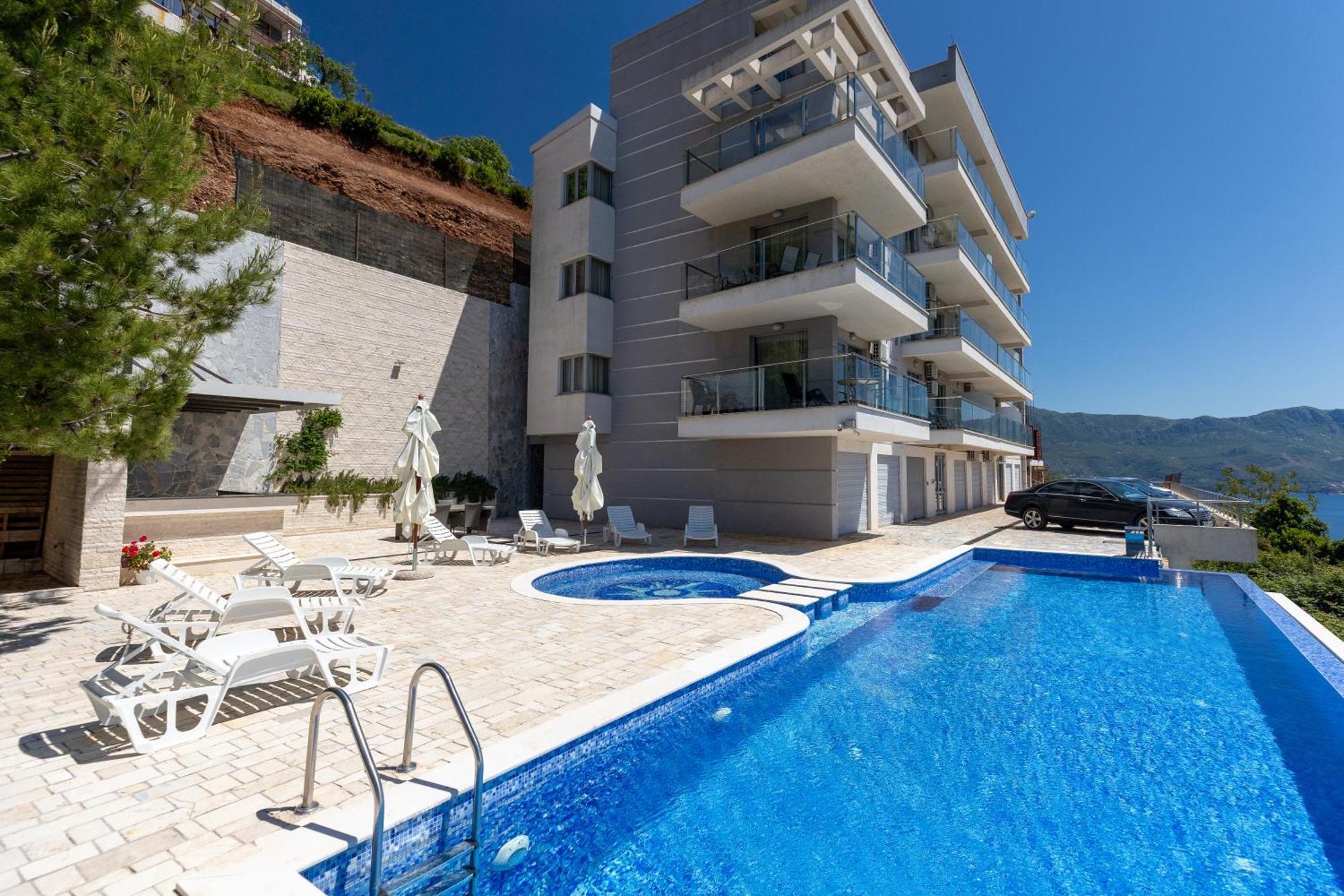 Apartment Tophill Altezza 9 View And Pool