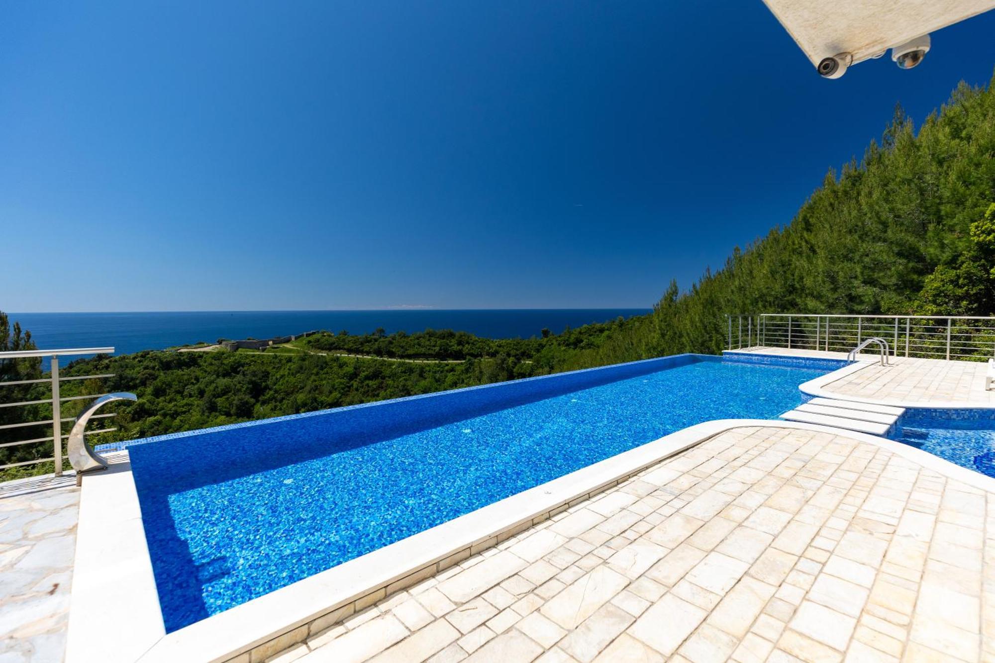 Tophill Altezza 9 View And Pool